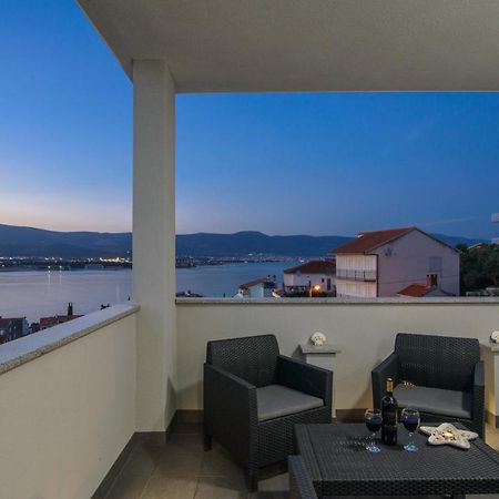 Apartments Pelja トロギール エクステリア 写真