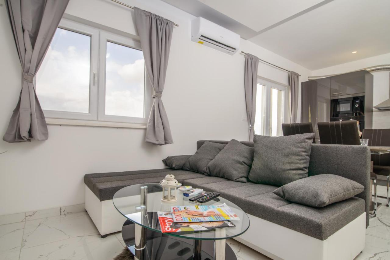 Apartments Pelja トロギール エクステリア 写真