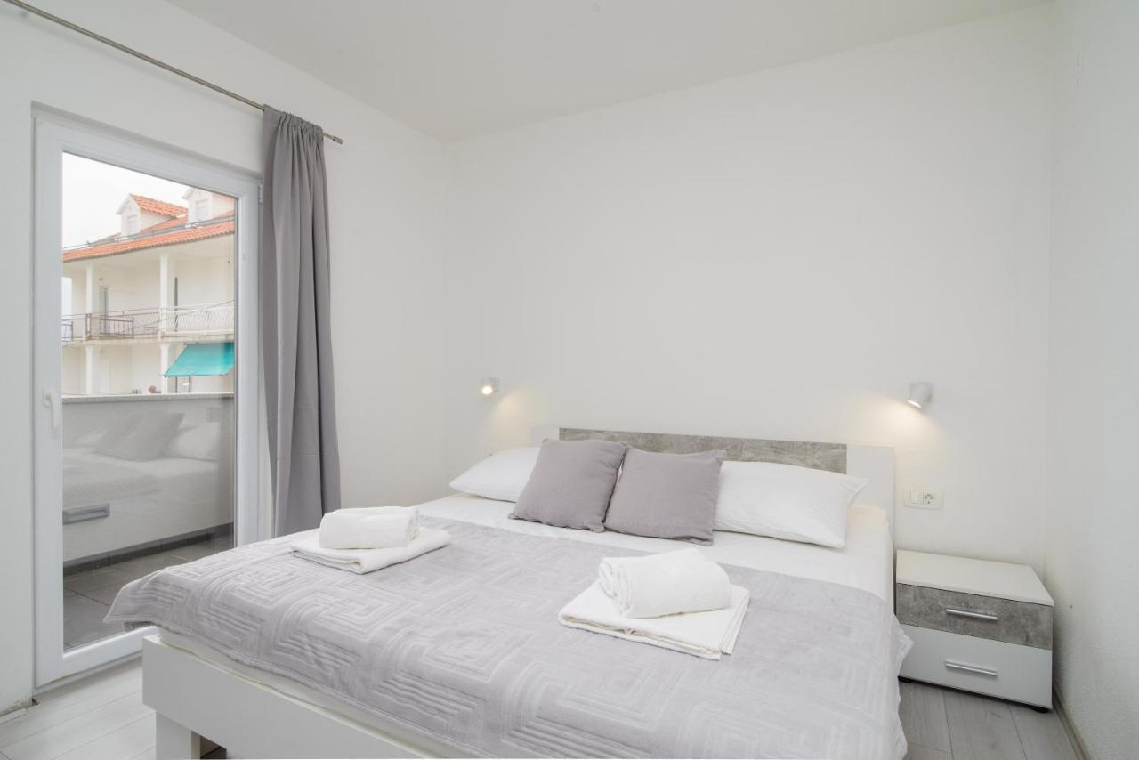 Apartments Pelja トロギール エクステリア 写真