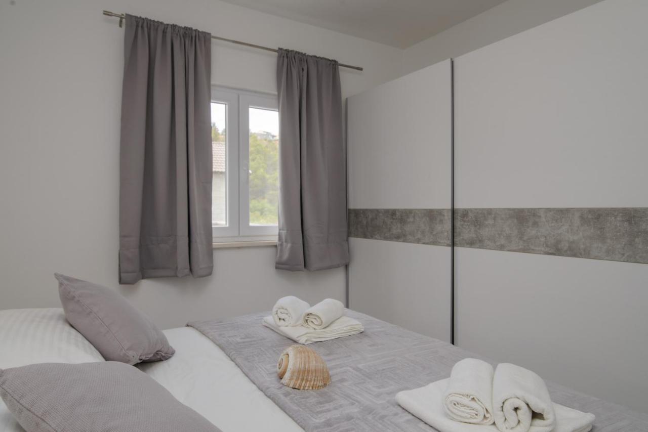 Apartments Pelja トロギール エクステリア 写真