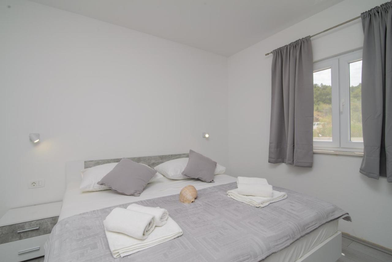 Apartments Pelja トロギール エクステリア 写真