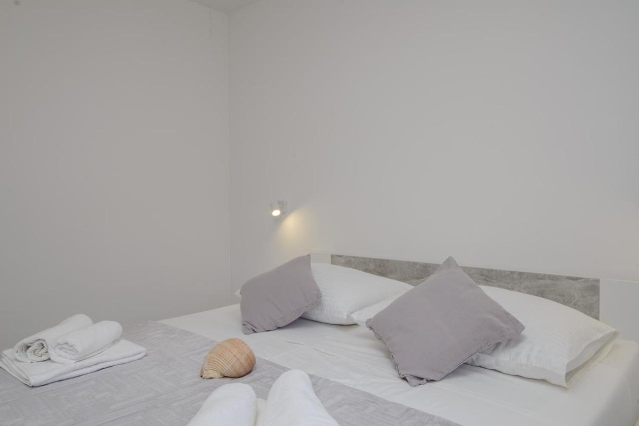 Apartments Pelja トロギール エクステリア 写真