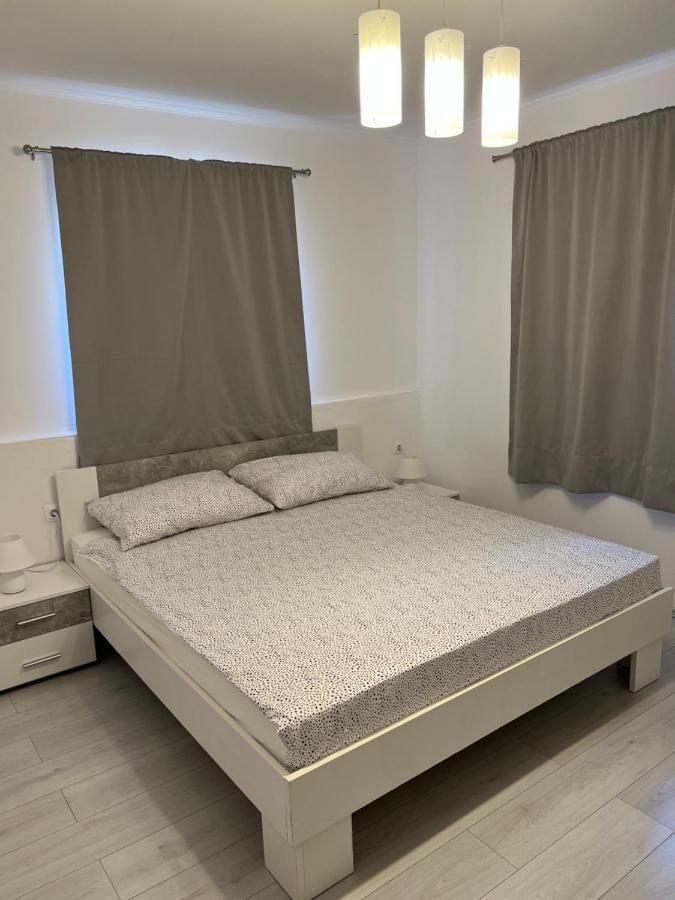 Apartments Pelja トロギール エクステリア 写真
